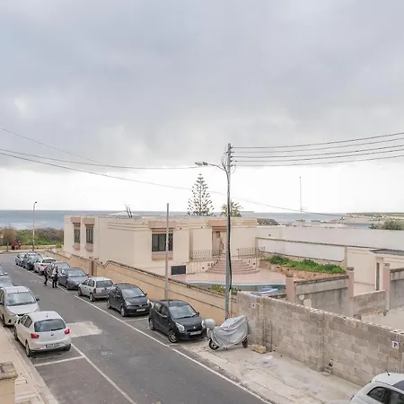 Luxury Modern 3 Bedroom Seaview Apt *